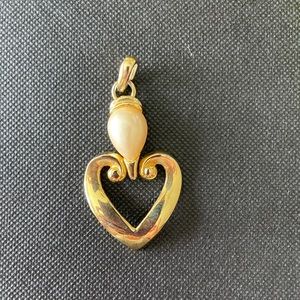 Vintage Gold Tone Pearl Heart Pendant